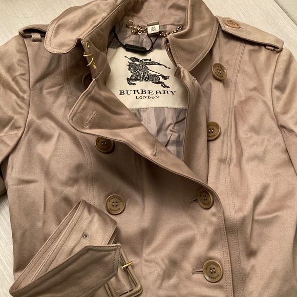 Burberry Beige Trench Coat - Picture 2 of 7